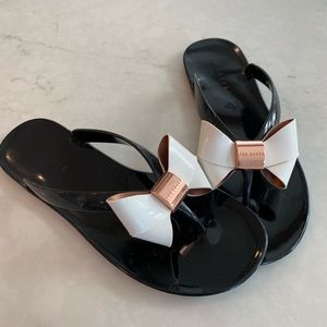 Women’s Size 8 Ted Baker Bow Flip Flips
